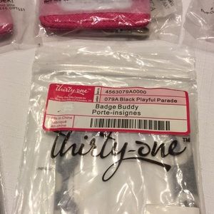 thirty-one Accessories - thirty-one Badge Buddy thirty-one Accessories - thirty-one Badge Buddy